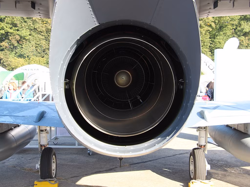 Máy bay huấn luyện L-39NG được Aero phát triển trong hai giai đoạn; giai đoạn 1 là nâng cấp khung máy bay L-39, cùng với động cơ và hệ thống điện tử hàng không mới, hoàn thành vào năm 2018. Giai đoạn 2 là giai đoạn hoàn chỉnh với một số cải tiến như không sử dụng bình nhiên liệu ở trong cánh mà treo ngoài. 