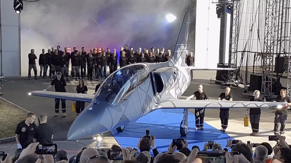 L-39NG được Aero giới thiệu lần đầu tiên vào tháng 10/2018, với chuyến bay thử nghiệm kết thúc vào đầu năm 2020. Huấn luyện cơ L-39NG sử dụng động cơ Williams International FJ44-4M của Mỹ mạnh hơn, hệ thống lái hiện đại và khung máy bay nhẹ hơn L-39. 