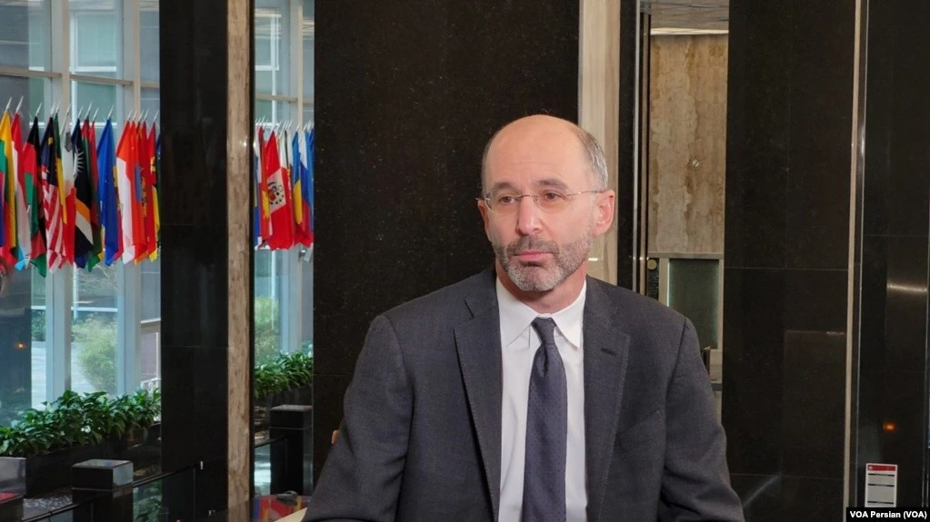 Nhưng một điều khác còn tồi tệ hơn nhiều, đó là các cuộc đàm phán gián tiếp giữa Mỹ và Iran diễn ra ở Vienna (Áo) đã chấm dứt. Sau đó, đặc phái viên của Bộ Ngoại giao về Iran, Robert Malley đã bay đến Moscow vào ngày 9/9 để gặp Thứ trưởng Bộ Ngoại giao Nga Sergei Ryabkov.