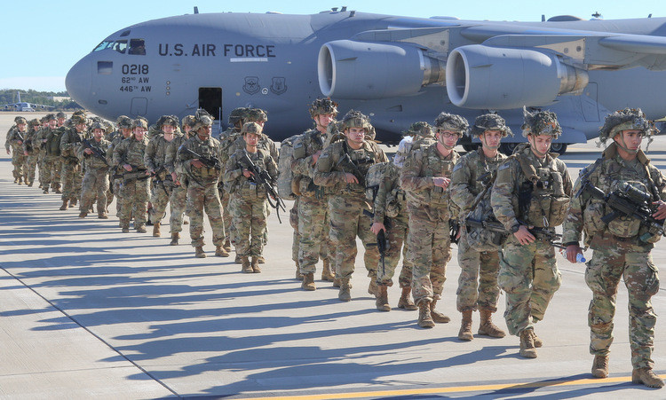 Do vậy Mỹ không muốn có chiến tranh lúc này, nhất là một cuộc xung đột với Iran; không phải vì Mỹ yếu hay sợ Iran, mà chủ yếu vì lý do chính trị. Vì vậy, có thể Mỹ sẽ cố gắng kiềm chế tránh xảy ra một cuộc trả đũa của Iran với đồng minh số 1 trong khu vực là Israel.