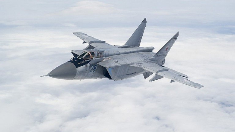Tiêm kích MiG-31 có nhiều tính năng đáng chú ý, bao gồm tốc độ, sức bền, độ cao hoạt động, trọng tải tên lửa và phạm vi tác chiến trên không trước các loại máy bay của các đối thủ phương Tây vào thời điểm đó.