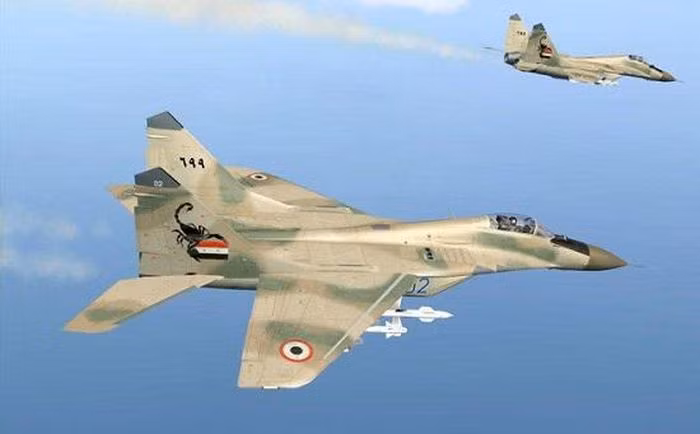 Syria từng là khách hàng ưu tiên được mua những vũ khí tối tân nhất của Liên Xô trong Chiến tranh Lạnh, bao gồm cả MiG-25 Foxbat cũng như máy bay chiến đấu hạng trung MiG-29A, cả hai đều là những máy bay phản lực mạnh nhất của Liên Xô từng được xuất khẩu.