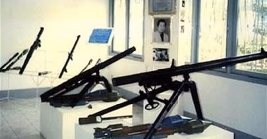 Súng không giật SS của Việt Nam, SS do quân giới Nam Bộ nghiên cứu chế tạo từ năm 1949. SS được chế tạo với khá nhiều phiên bản với hai nhóm chính là nhóm đánh tàu và tháp canh gồm SSA-66, SSB-73, SSB-81, SSB-88; nhóm thứ hai là nhóm đánh xe cơ giới gồm SSAT-32, SSAT-50.