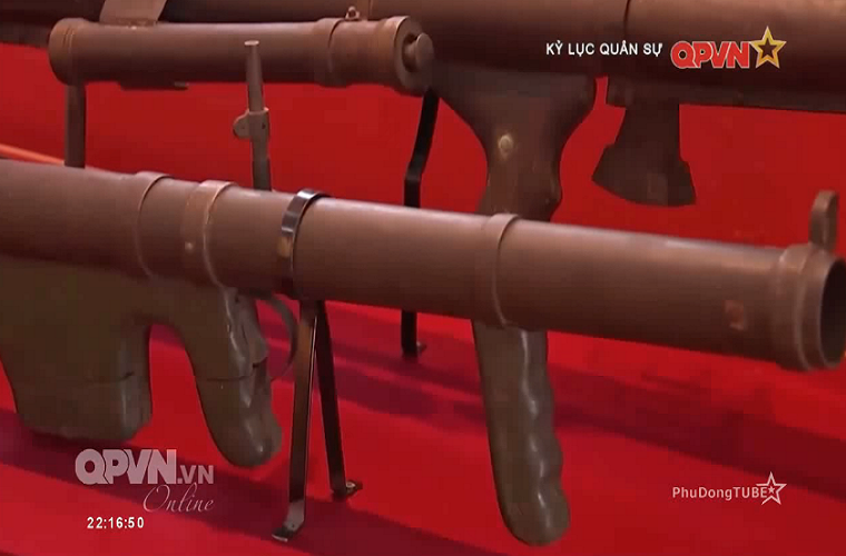 Bazooka 75mm, cũng dựa trên mẫu M1 Bazooka của Mỹ và Bazooka 60mm Việt Nam nhưng chế tạo với thông số khác, lí do chủ yếu là do nguyên vật liệu thiếu thốn. Súng được quân giới Quân khu 3 và quân giới Nam Bộ chế tạo độc lập.