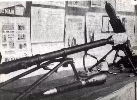 M18 cũng được trang bị rộng rãi cho các đơn vị quân đội Pháp trên chiến trường Đông Dương. Trong giai đoạn sau của kháng chiến chống Pháp, M18 được trang bị cho các đại đội trợ chiến của tiểu đoàn và trung đoàn bộ binh chủ lực của Việt Nam với tên gọi "DKZ 57 ly". Một số thu được từ quân Pháp nhưng chủ yếu do Trung Quốc viện trợ.