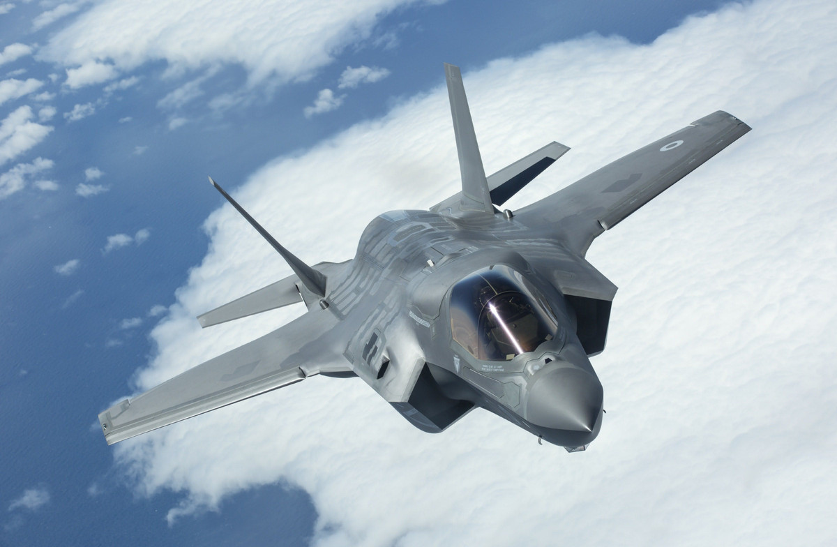 Trong những năm tới, nhà sản xuất F-35 Lockheed Martin có kế hoạch giảm giá thành một chiếc máy bay chiến đấu F-35A (phiên bản cất cánh và hạ cánh thông thường) xuống mức 80 triệu USD. Các phiên bản B và C vẫn có giá hơn trăm triệu USD một chiếc.