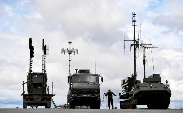 Nga cũng đã triển khai các thiết bị gây nhiễu sóng vô tuyến tới Syria, để bảo vệ các cơ sở của Moscow tại Syria. Thiết bị gây nhiễu UAV của các đơn vị Silok, mới gia nhập lực lượng Nga ở Syria vào tháng 8/2018.