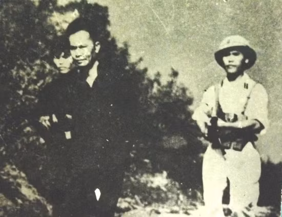 Ở Miền Bắc khi ấy có lực lượng cảnh sát kiểm soát chặt chẽ, nơi các đơn vị an ninh có thể dễ dàng phát hiện những điệp viên đang hoạt động. Các điệp viên, biệt kích ngụy cố gắng hòa vào dân cư để giấu mình và tìm kiếm, mua chuộc kẻ nội ứng nhưng thường nhanh chóng bị phát hiện và bắt giữ.