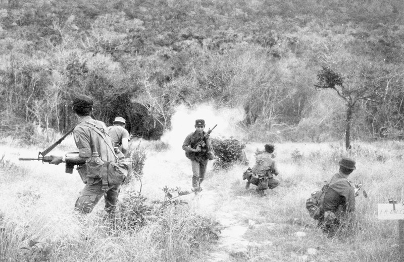 Trong hoạt động thám báo trên đường mòn Hồ Chí Minh, SOG còn lập ra một số căn cứ hoạt động tiền tiêu, nằm rải rác ở miền Nam Việt Nam để kiểm soát và hỗ trợ các toán biệt kích. Căn cứ quan trọng nhất của SOG là căn cứ tiền tiêu Khâm Đức (Khe Sanh), phụ trách phần lớn các hoạt động biệt kích bên Lào.