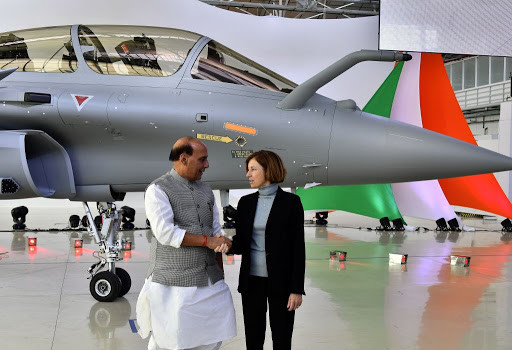 Ngoài ra, theo các chuyên gia hàng không, giá Rafale của Ấn Độ cao là do liên quan đến một số phần mềm chuyên dụng, chỉ có trên phiên bản Rafale giành cho Ấn Độ. Nên biết rằng, trong một máy bay chiến đấu hiện đại, chi phí phần mềm có thể lên tới 60% tổng chi phí.