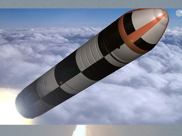 Dmitry Donskoy hiện được trang bị tên lửa RSM-56 Bulava hiện đại hơn, thay thế cho R-39M. Tên lửa có tầm bắn khoảng 8.000km và có thể mang theo 6 đầu đạn hoặc nhiều hơn. Nhưng không rõ liệu tất cả các ống phóng tên lửa của tàu, có được hiện đại hóa để mang tên lửa mới hay không.