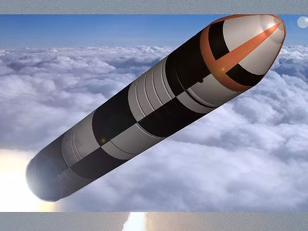 Dmitry Donskoy hiện được trang bị tên lửa RSM-56 Bulava hiện đại hơn, thay thế cho R-39M. Tên lửa có tầm bắn khoảng 8.000km và có thể mang theo 6 đầu đạn hoặc nhiều hơn. Nhưng không rõ liệu tất cả các ống phóng tên lửa của tàu, có được hiện đại hóa để mang tên lửa mới hay không.