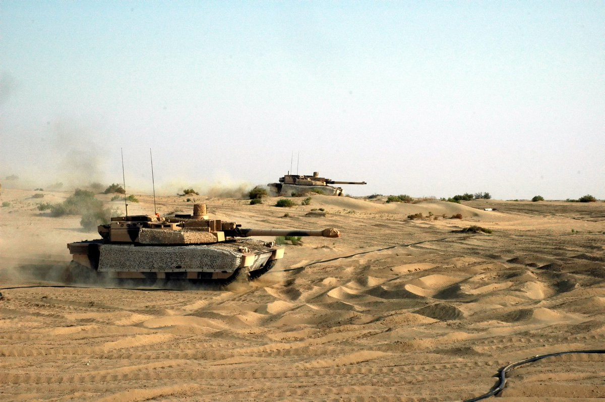 Các nguồn tin ở UAE cho biết, một chiếc Leclercs đã 4 lần bị vũ khí chống tăng làm hư hại. Có hai sự cố liên quan đến IED, một sự cố thứ ba liên quan đến một quả đạn chống tăng, đã phá tan lớp giáp Azure của xe tăng và vụ thứ tư liên quan đến một tên lửa chống tăng, nhưng chiếc xe tăng này vẫn “sống sót”.