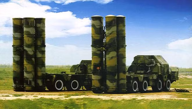 Trung Quốc khi đó lên kế hoạch mua các hệ thống phòng không S-300PMU-2 và S-400 từ Nga sau khi Liên Xô tan rã. Đồng thời với hệ thống phòng không tầm xa HQ-9 sản xuất trong nước cũng sẽ đảm bảo cung cấp khả năng chiến đấu như hệ thống S-300.