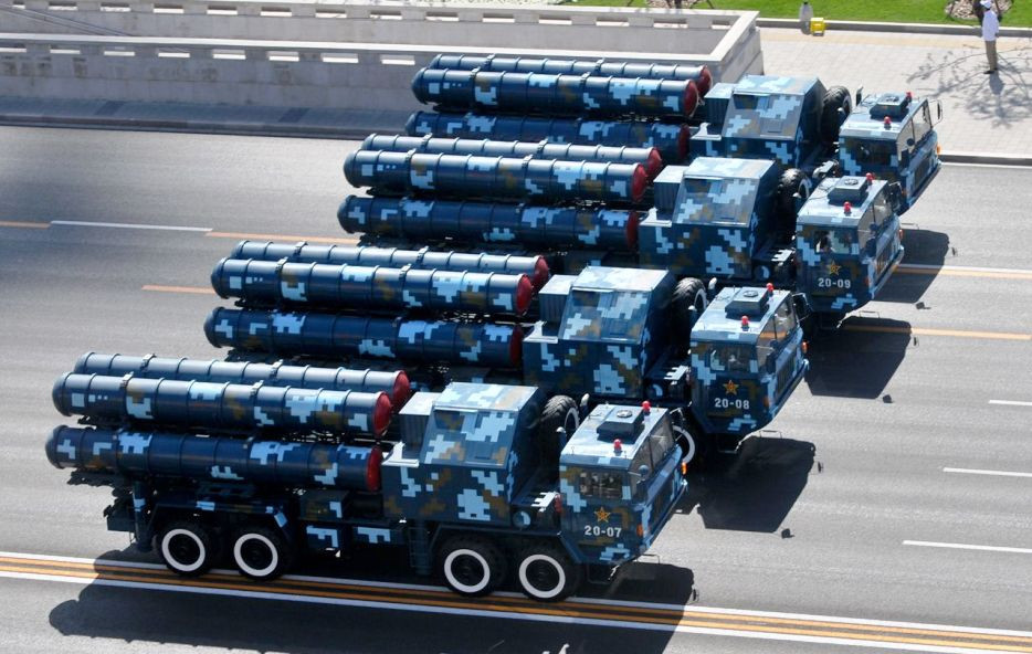 Một đơn vị HQ-16 cơ bản bao gồm bốn phương tiện phóng, mỗi phương tiện có sáu ống phóng, một xe chỉ huy và điều khiển, hai tổ radar và một máy phát điện. HQ-16 có khả năng hỗ trợ cho các hệ thống tên lửa tầm xa như S-400 và HQ-9B, tạo nên xác suất tiêu diệt rất cao đối với cả máy bay chiến đấu và tên lửa hành trình.