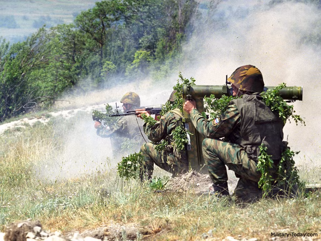 Loại đạn cơ bản của RPO-A Shmel là đạn nổ nhiệt áp. Đầu đạn là loại nổ lõm, cho phép vượt qua một số chướng ngại vật. Sau khi nổ, phần cơ bản của quả đạn sẽ tạo ra đám mây bụi và nó sẽ bắt ngay ngọn lửa nổ. Như vậy, hiệu quả vượt xa chất nổ thông thường.