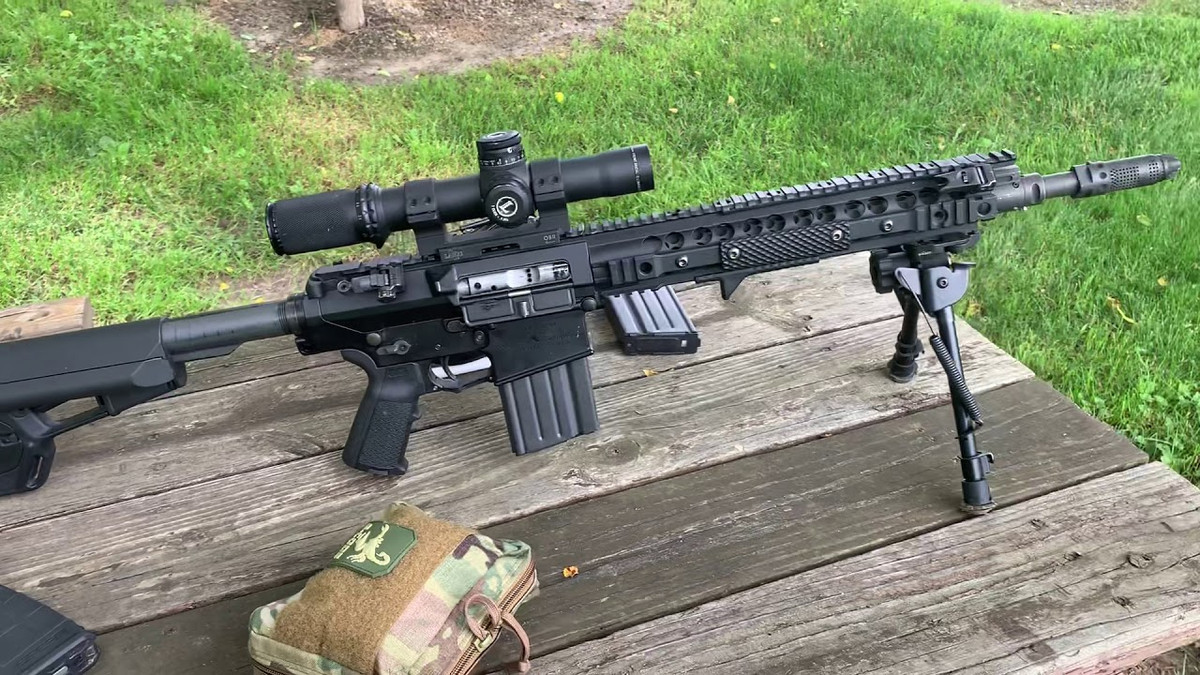 Tất cả đều sử dụng cỡ nòng ban đầu là 7,62x51 mm và 5,56x45 mm (theo tiêu chuẩn NATO); các biến thể của AR-15, M-16 và SR-25 là mẫu súng bộ binh phổ biến trong trang bị, của nhiều quân đội trên khắp thế giới.