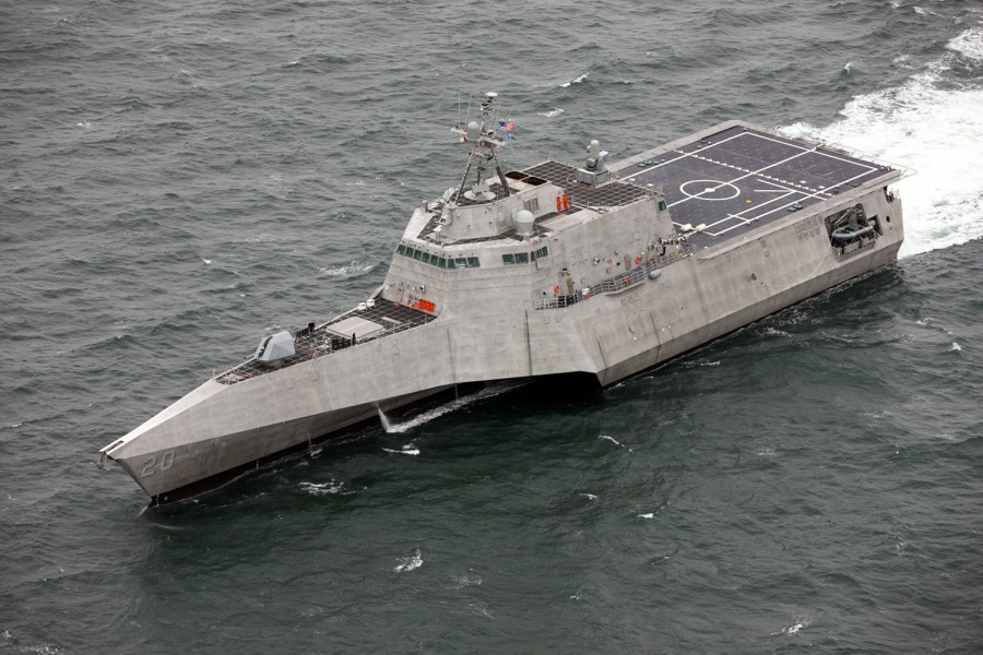 Do yêu cầu về tốc độ, buộc nhà thầu Lockheed Martin phải lắp đặt các hệ thống động lực phức tạp cho con tàu; các hệ thống này đắt tiền, phức tạp, nặng và không đảm bảo; nên nhiều tai nạn đã xảy ra.