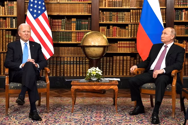 Vào giữa tháng 6, hai nhà lãnh đạo cấp cao Putin và Biden đã tổ chức cuộc họp thượng đỉnh đầu tiên tại Giơnevo (Thụy Sĩ). Trong quá trình tổ chức cuộc gặp, “tình cờ” Nga tiến hành một cuộc tập trận quy mô lớn trước "cửa nhà" của Mỹ, và các cuộc tập trận như vậy đã không vi phạm luật pháp quốc tế. 