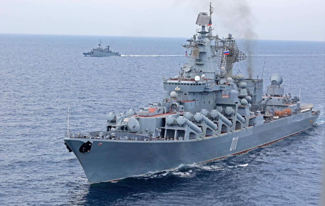 Soái hạm Varyag là loại tàu tuần dương mang tên lửa dẫn đường đa năng, được trang bị tên lửa chống hạm tầm xa siêu thanh, tên lửa phòng không tầm xa, máy bay trực thăng và các loại vũ khí khác. Varyag có khả năng "công thủ toàn diện"; đảm nhiệm nhiệm vụ chống hạm và phòng không tầm xa trong đội hình. 