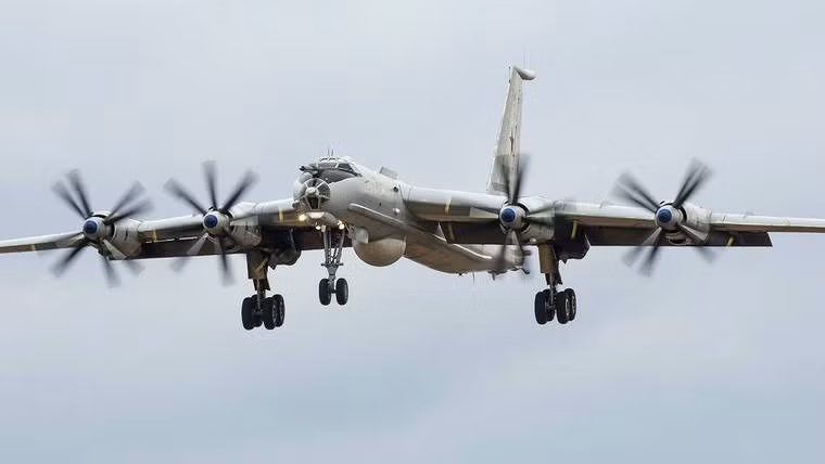 Cũng theo thông tin, các tàu chiến và máy bay của Nga đã ở trong khu vực tập trận 10 ngày, mặc dù các tàu này, hoạt động trong vùng biển quốc tế, nhưng chúng rất gần lãnh hải của Mỹ. Việc này khiến Mỹ phải điều gấp hai chiến đấu cơ tàng hình F-22, để ngăn chặn.