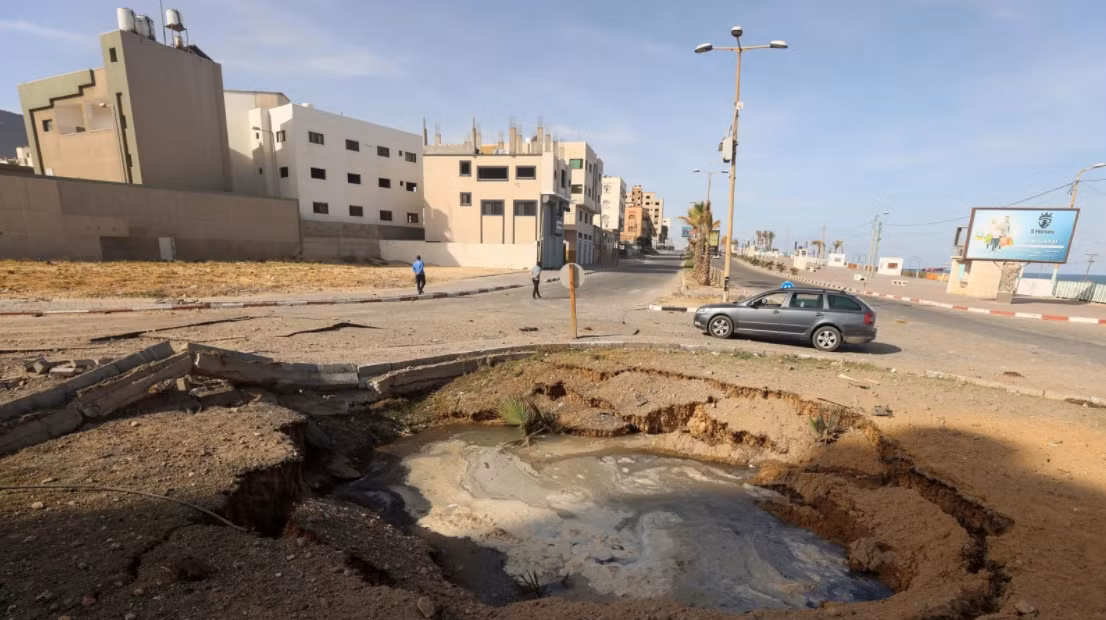 Giữa những cuộc đụng độ đang diễn ra giữa Lực lượng Phòng vệ Israel (IDF) và lực lượng vũ trang Hamas của Palestine ở Dải Gaza; IDF cho biết, hơn 50 máy bay chiến đấu của họ đã tấn công phá hủy hơn 40 mục tiêu ngầm ở Gaza, thuộc về lực lượng vũ trang Hamas.