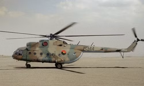 Angola cũng tự hào có một phi đội máy bay trực thăng tấn công rất hùng hậu, bao gồm 56 máy bay tương đối hiện đại của Liên Xô/ Nga, gồm 34 trực thăng Mi-24 và 22 trực thăng Mi-35.