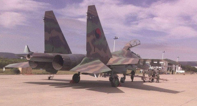 Angola cũng triển khai một đội máy bay dự bị khá lớn, bao gồm số máy bay chiến đấu Su-27 cũ hơn và MiG-23ML, cũng như một đơn vị tấn công gồm 12 máy bay chiến đấu Su-24M.