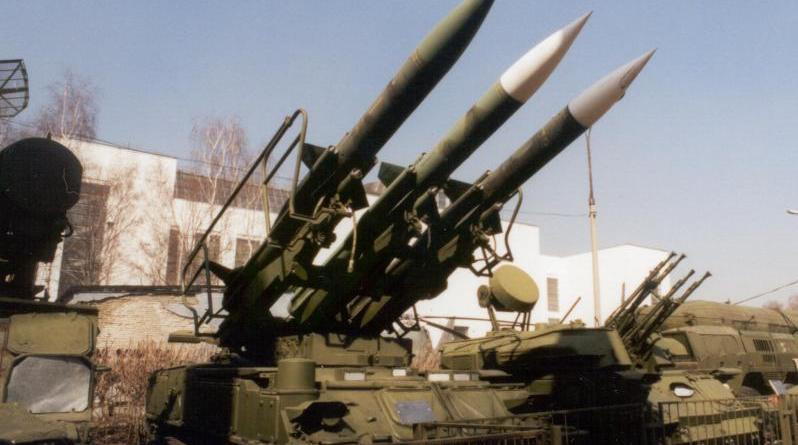 Những hệ thống phòng không của Angola bao gồm, hệ thống tên lửa S-75M tầm trung, 2K12 Kub và S-125 tầm ngắn. Có khả năng, những hệ thống phòng không này, sẽ sớm được thay thế bằng các hệ thống phòng không hiện đại của Nga như BuK-M3 và Pantsir-SM.