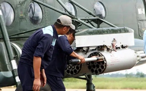Mi-8/17 có khả năng mang theo 6 pod rocket chia đều ở 2 bên cánh phụ, cho phép nó có thể công kích mặt đất hiệu quả giống như một trực thăng vũ trang thực thụ.