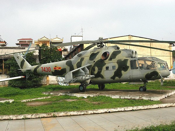 Các trực thăng Mi-24A này đã lập được rất nhiều chiến công hiển hách, trong đó đặc biệt có các thành tích truy quét và tiêu diệt các cụm cứ điểm phòng ngự của của địch trong xung đột biên giới Tây Nam. Loại trực thăng này đã gây ra những nỗi sợ hãi khủng khiếp cho kẻ thù bởi sức tấn công mạnh mẽ của mình.