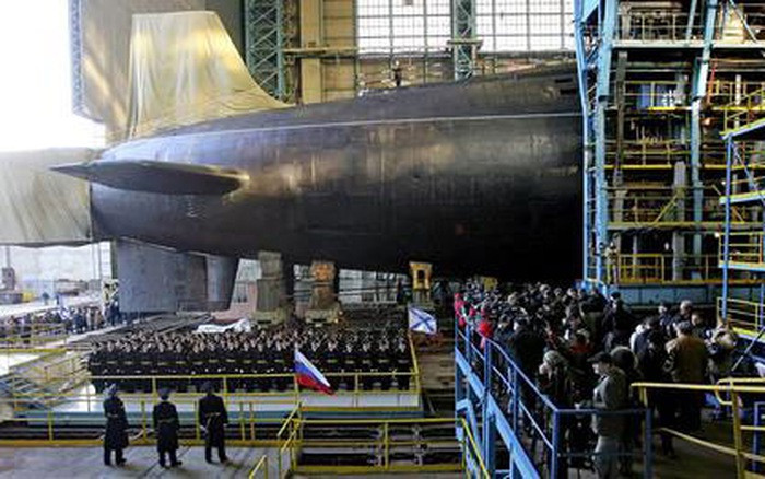 Mục tiêu đầu tiên là K-159. Nhưng việc nâng chiếc tàu ngầm trở lại bề mặt sẽ cần một con tàu đặc biệt, để có thể nâng K-159. Việc thiết kế và chế tạo con tàu đó dự kiến bắt đầu vào năm 2021, hoàn thành vào cuối năm 2026. Để tránh thảm họa Chernobyl dưới nước, người Nga đang bắt đầu một cuộc chạy đua để chống lại sự ăn mòn của nước biển. 