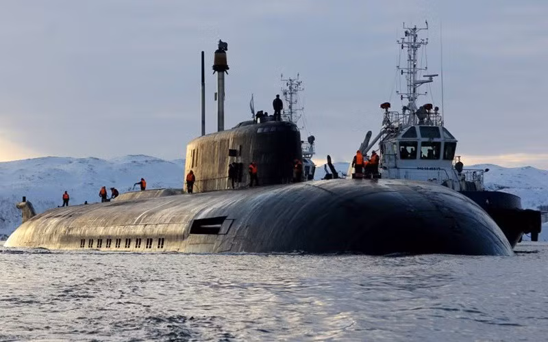 Phần lớn các lớp tàu ngầm hạt nhân của Liên Xô hoạt động từ Hạm đội phương Bắc có trụ sở chính tại thành phố cảng Murmansk phía tây bắc nước này. Các căn cứ của Hạm đội Phương Bắc cách biển Kara khoảng 900 km về phía tây. 