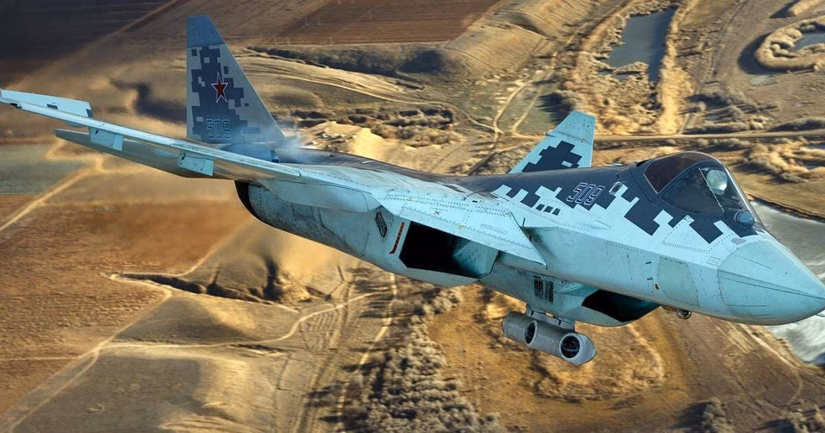 Về khả năng tàng hình, Su-57 có hiệu suất cao hơn so với thế hệ máy bay trước đó; tuy nhiên theo đánh giá, khả năng tàng hình của Su-57 không bằng F-22.