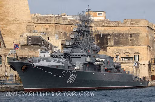 Với sự xuất hiện của các tàu Hải quân Liên Xô trong khu vực, các tàu dân sự đã có thể thực hiện công việc của mình một cách an toàn. Vào tháng 8/2009, thủy thủ đoàn Ladny tham gia hoạt động giải cứu tàu chở hàng ở Bắc Cực cùng với thủy thủ đoàn Nga, bị cướp biển bắt giữ.