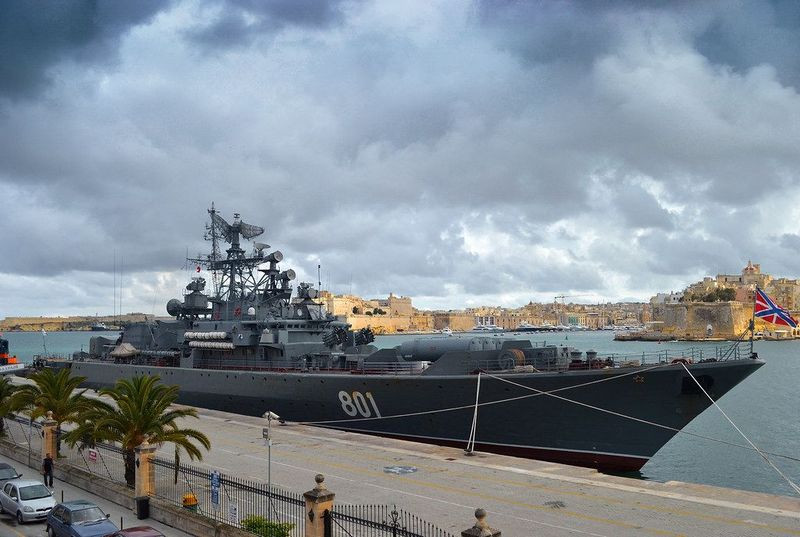 Sau khi vượt qua tất cả các bài kiểm tra, Ladny sẽ gia nhập sư đoàn tàu mặt nước số 30. Đơn vị này đóng tại cảng Sevastopol và bao gồm các tàu lớn nhất, bao gồm tàu tuần dương tên lửa cận vệ Moskva, kỳ hạm của Hạm đội Biển Đen. Con tàu sẽ giúp bổ sung kịp thời cho hạm đội tàu mặt nước, đang thiếu những con tàu có khả năng hoạt động dài ngày ở vùng biển xa.