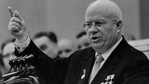 Sau cái chết của nhà lãnh đạo Liên Xô Joseph Stalin vào năm 1953, người đã có công lớn đưa quá trình công nghiệp hóa và năng lực công nghiệp quốc phòng của Liên Xô lên gần ngang bằng với phương Tây. Người kế nhiệm Stalin là Nikita Khrushchev vào tháng 9/1953.