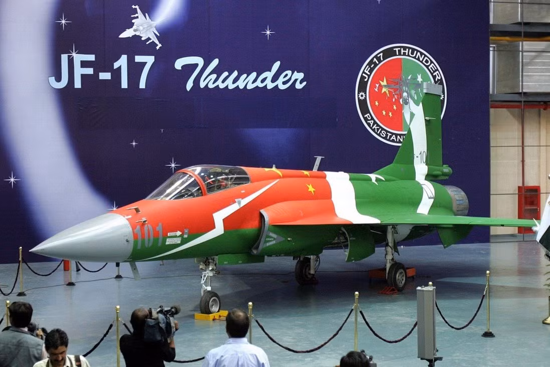 Máy bay chiến đấu tàng hình mới của Nga được cho là phát triển với đầu vào từ UAE, giống như JF-17 được phát triển với đầu vào từ Pakistan, để đáp ứng nhu cầu của nước này và đảm bảo với tư cách vừa là nhà tài trợ và vừa là người mua.