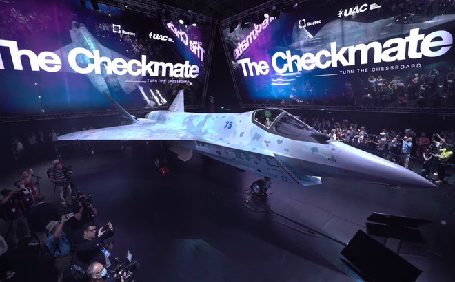 Việc công bố máy bay chiến đấu tàng hình Checkmate trước thềm triển lãm hàng không vũ trụ quốc tế MAKS 2021, khai mạc vào ngày 20/7 đã dẫn đến nhiều đồn đoán rộng rãi về quốc gia nào có thể được coi là khách hàng hàng đầu của loại máy bay này.