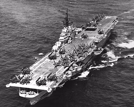 Cuộc đụng độ bắt đầu khi tàu sân bay Oriskany của hải quân Mỹ tiến lên phía bắc, dọc theo bờ biển phía đông của Triều Tiên. Kể từ khi tới vùng biển này vào một tháng trước đó, các máy bay trên boong tàu sân bay lớp Essex dài 275 mét, đã thực hiện các chuyến bay yểm trợ cho quân Liên Hợp Quốc dọc theo vĩ tuyến 38.