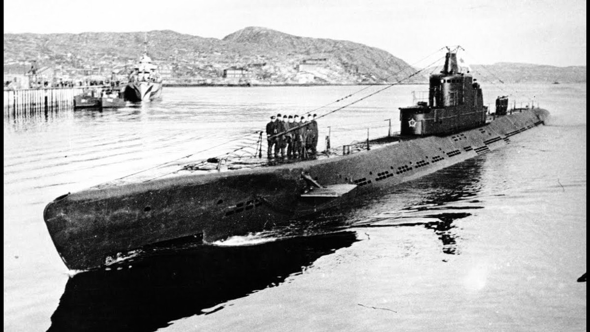 Kinh nghiệm đóng tàu ngầm của Đức có ảnh hưởng mạnh mẽ đến việc đóng tàu ngầm của Liên Xô ngay cả trước chiến tranh. Đức và Liên Xô đã ký hợp tác về phát triển tàu ngầm từ những năm 1930; tuy nhiên Chiến tranh Xô - Đức đã chấm dứt hợp tác hải quân giữa hai bên. Ảnh: Tàu ngầm lớp Stalinets của Liên Xô được đóng theo công nghệ Đức.