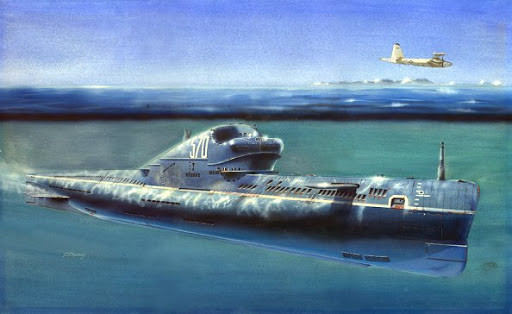 Điều chú ý là Liên Xô đã không chỉ tiếp thu những công nghệ của tàu ngầm Đức quốc xã, năm 1964, Bộ Quốc phòng Liên đã xuất bản cuốn sách của Karl Doenit. Theo ý kiến của các chuyên gia hải quân Liên Xô, bản dịch là cần thiết, vì cuốn sách đã trình bày sự chuẩn bị của các lực lượng tàu ngầm Đức cho chiến tranh và trong chiến tranh. Ảnh: Tàu ngầm dự án 613 của Liên Xô.