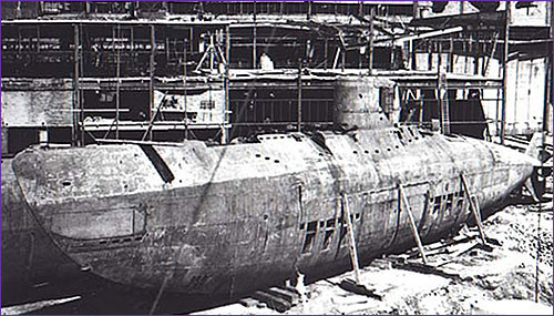 Trên tàu ngầm của Đức mà Liên Xô thu được, có rất nhiều thiết bị hiện đại. Do vậy dự án 608 đã bị đóng băng, để tập trung khai thác công nghệ của tàu ngầm Đức; trong đó ngư lôi dẫn đường bằng truyền hình âm thanh, loại vũ khí mới nhất của Đức, đã được tìm thấy trên U-250; đây là một "tin mừng" cho Hải quân Liên Xô. Ảnh: Tàu ngầm U-250 của Đức.