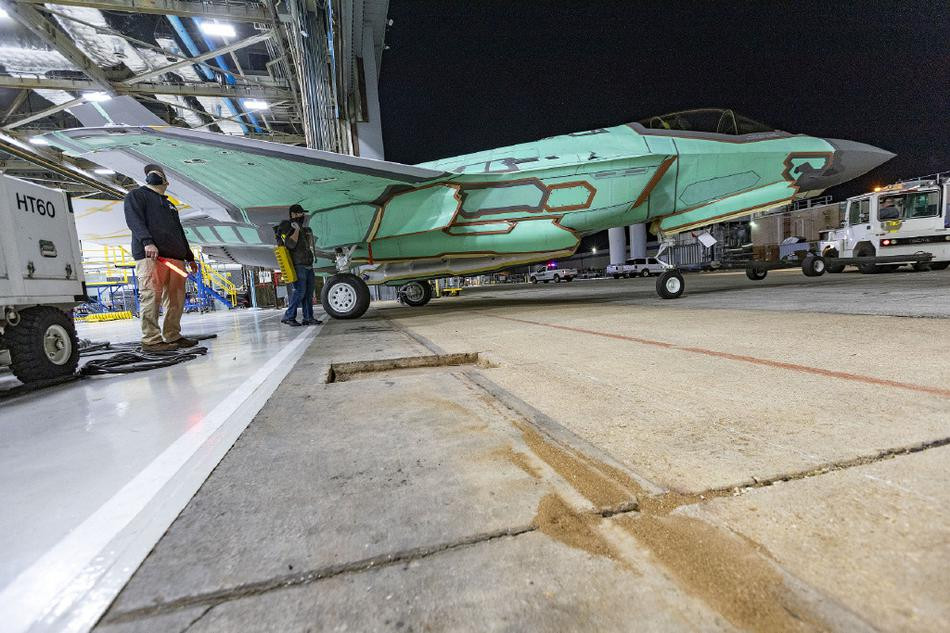 Trung tâm phân tích thị trường vũ khí thế giới - TSAMTO của Nga cho biết, Đan Mạch đã tham gia vào chương trình phát triển máy bay chiến đấu tấn công liên hợp F-35 từ năm 1997, cho phép các chuyên gia nước này tham gia quá trình chế tạo và các doanh nghiệp nhận đơn đặt hàng sản xuất một số bộ phận.