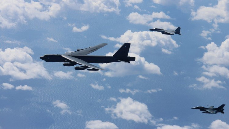 Bình luận về vụ việc, phát ngôn Bộ Ngoại giao Nga Maria Zakharova nhấn mạnh, Moscow coi động thái này của Mỹ là một mối đe dọa đối với an ninh khu vực. Bà nhấn mạnh rằng phương Tây đang gia tăng sự hiện diện ở biên giới Nga.