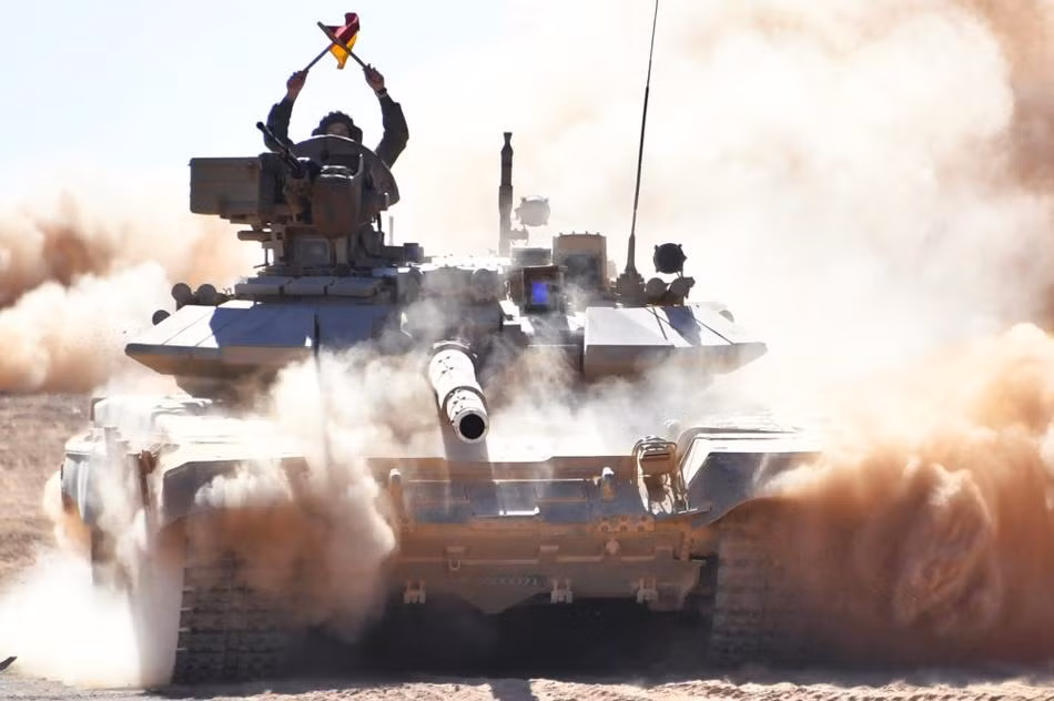 Xe tăng chủ lực T-90SA là phiên bản xuất khẩu của xe tăng T-90A nổi tiếng dành riêng cho quân đội Algeria. Trong giai đoạn từ 2006 cho đến 2012, Algeria đã ký kết 2 hợp đồng mua sắm với số lượng tới hơn 300 xe tăng T-90SA.