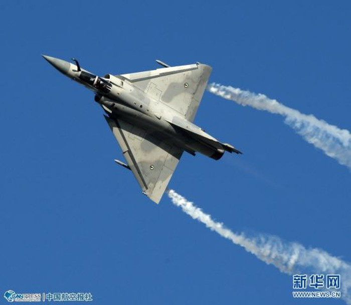 Về tốc độ leo cao, Mirage thắng F-16 trong trường hợp này. Trong khi Mirage có tốc độ leo tối đa 285 m/s, thì F-16 chỉ đạt 220 m/s; nếu so sánh kích thước của hai loại máy bay này sẽ giải thích tất cả.