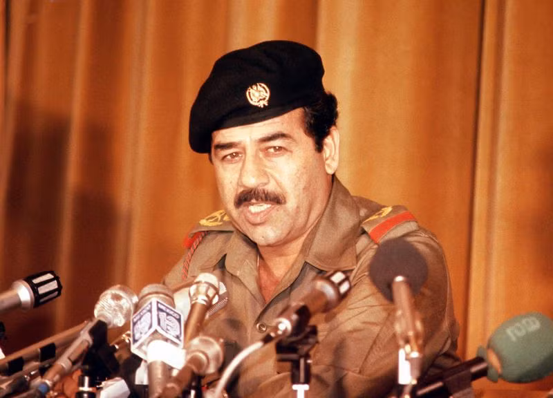 Tuy nhiên, chỉ 5 năm sau cách mạng Iraq bị phá tan tành. Đảng Ba’ath theo chủ nghĩa xã hội dân tộc Arab, trong một cuộc cách mạng nhằm tháng lễ Ramadan, đã lật đổ chính quyền Đảng Cộng sản Iraq. Saddam Hussein lúc này từ Ai Cập trở về, vươn lên làm lãnh đạo đảng Ba’ath.