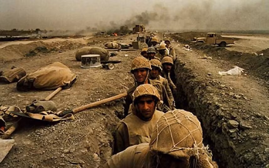 Sau khi bị sáp nhập, số phận của người Kurd chưa lấy gì làm thảm hại. Họ chỉ thảm hại sau khi chiến tranh Iraq-Iran bùng nổ năm 1980. Trong cuộc chiến này, do cho rằng người Kurd tiếp tay cho Iran, chính phủ Saddam Hussein đã thực hiện chiến dịch ”Diệt chủng Anfal” nhằm triệt tiêu gốc rễ người Kurd ở vùng Kurdistan.