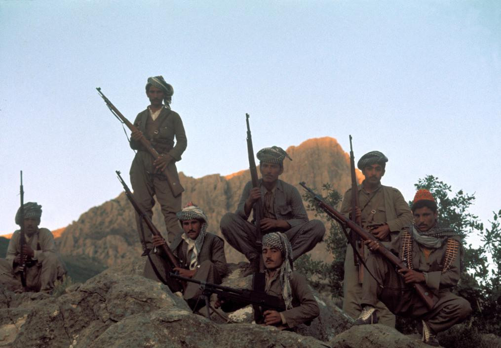 Đến năm 1974, Iraq nối lại chiến tranh, tấn công người Kurd để mở đầu chiến tranh Kurd-Iraq lần 2. Không còn sự chống lưng của Liên Xô, người Kurd đã thua trận lần này. Năm 1975, chính phủ người Kurd chịu hạ vũ khí đầu hàng, từ bỏ quyền tự trị.